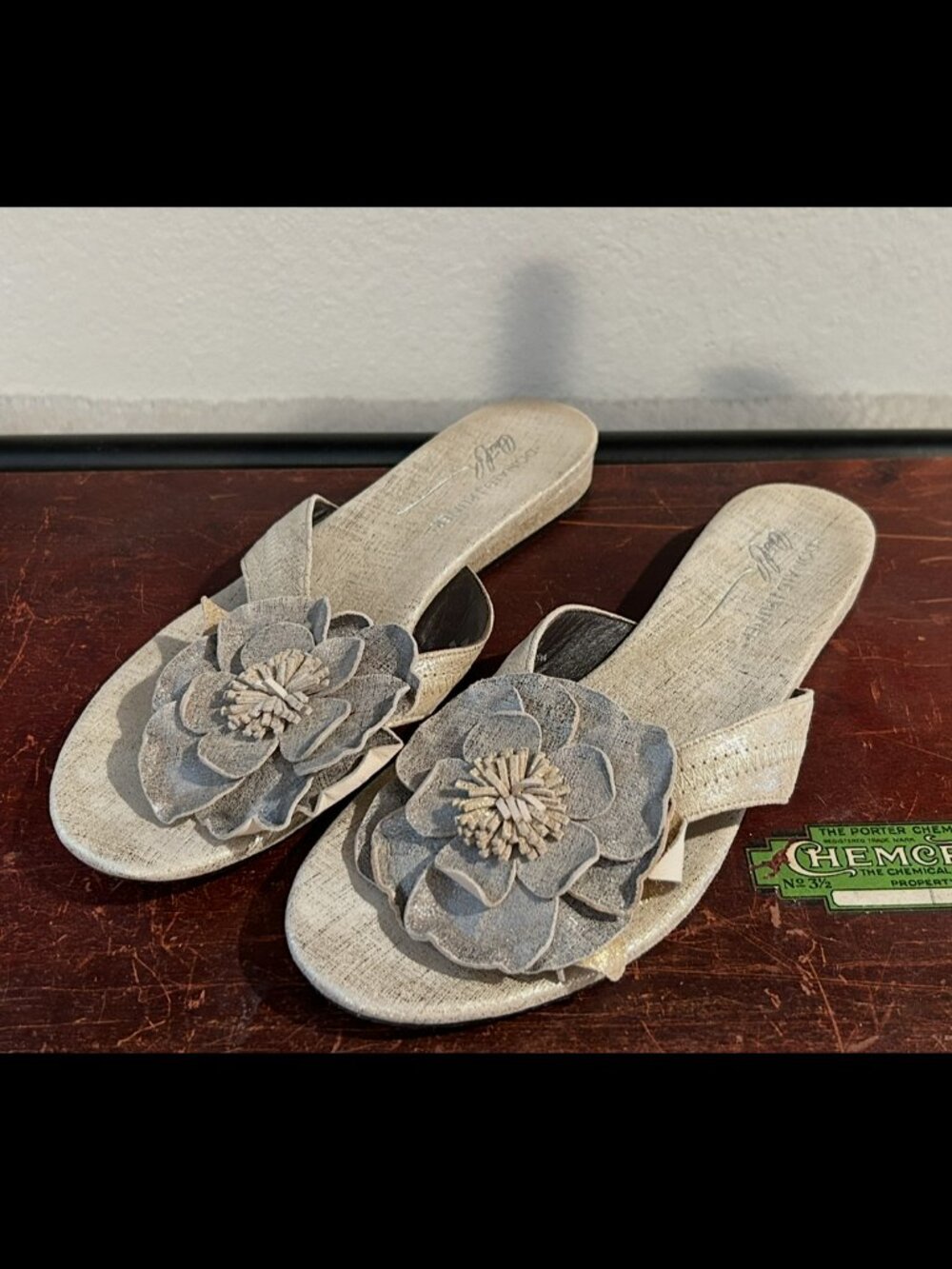 Donald J. Pliner Metallic Sandal (Women's 8)